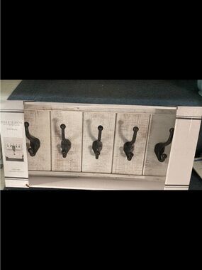 Belle Maison Distressed White Wood Wall Hook Rack with Black Hooks